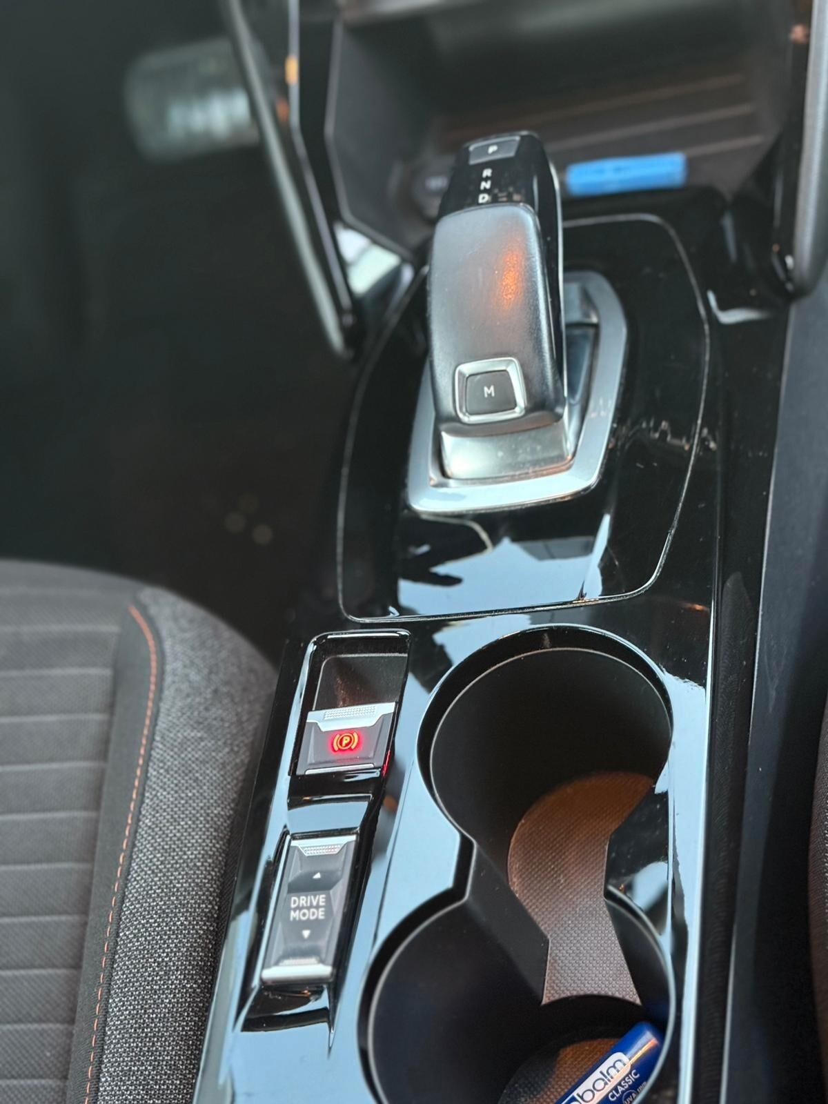 Peugeot 2008 EAT8 allure gt automatica iva esposta