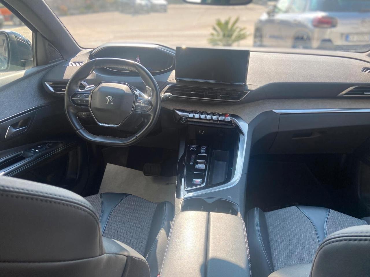 Peugeot 3008 HDi 130CV EAT8 Allure 2023 KM 30.000