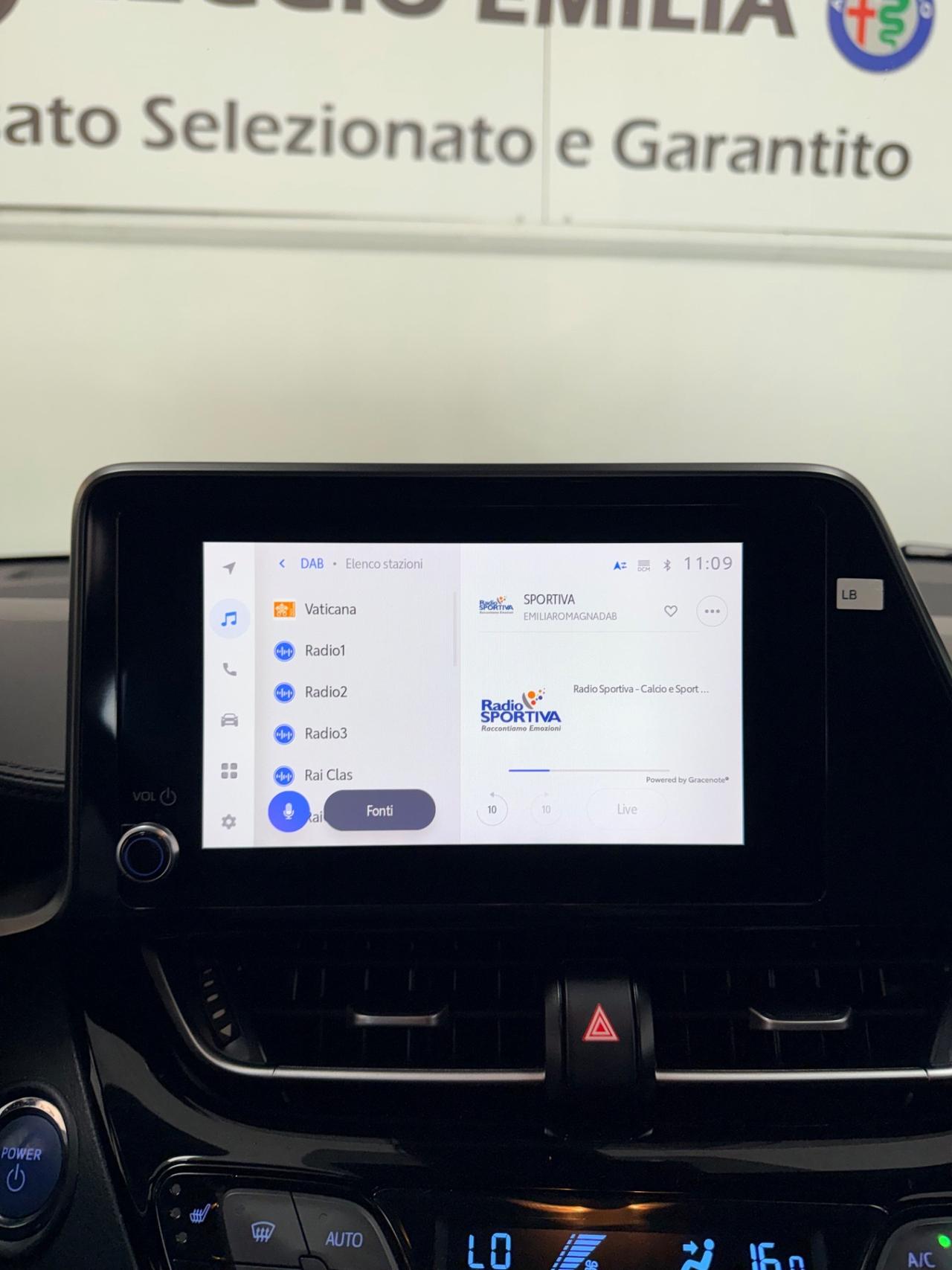 Toyota C-HR 1.8 Hybrid E-CVT 98cv Lounge 07/2022 Neopatentati
