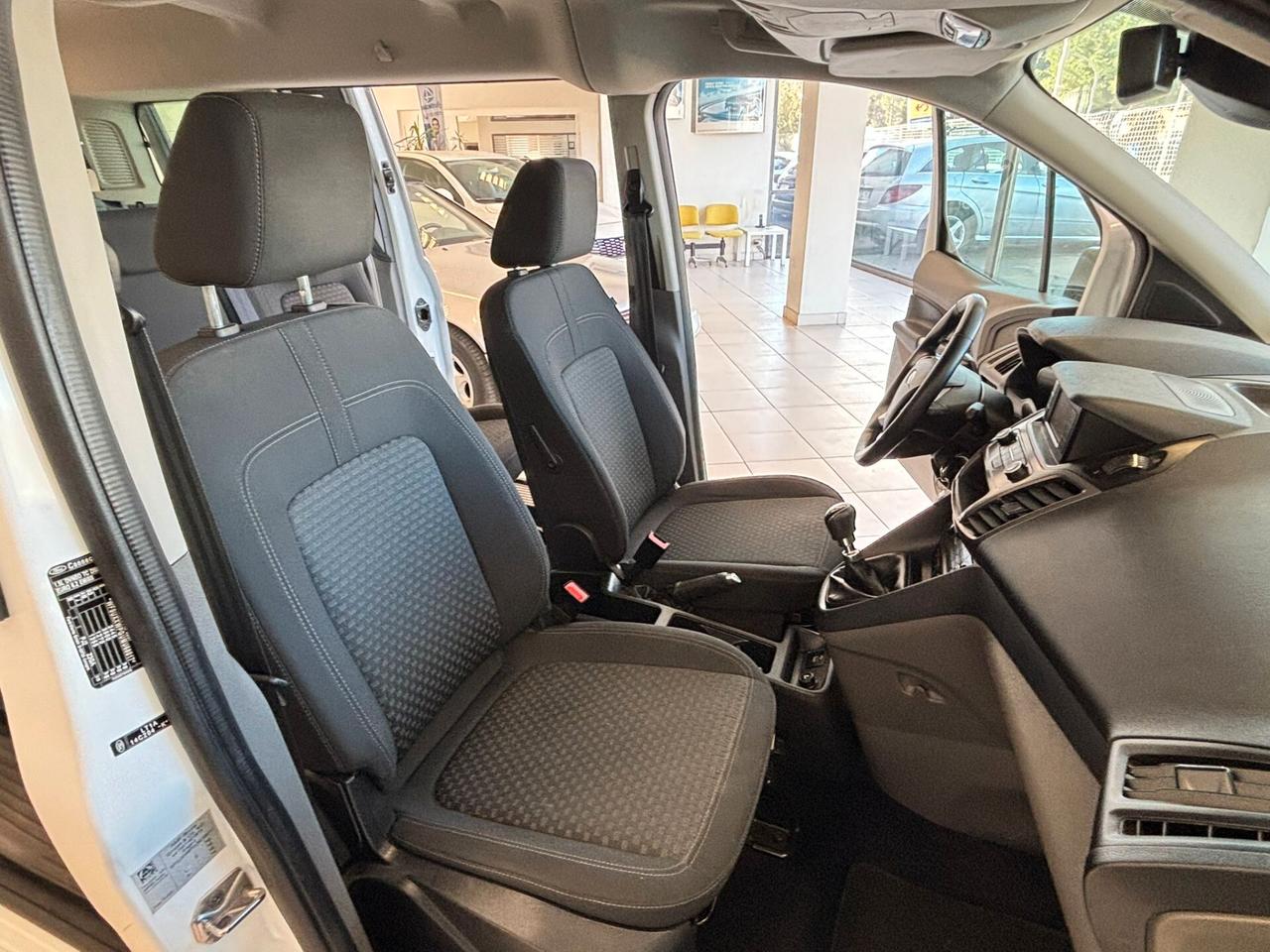 FORD TRANSIT CONNECT TRASPORTO DISABILI 7 POSTI PIANO RIBASSATO
