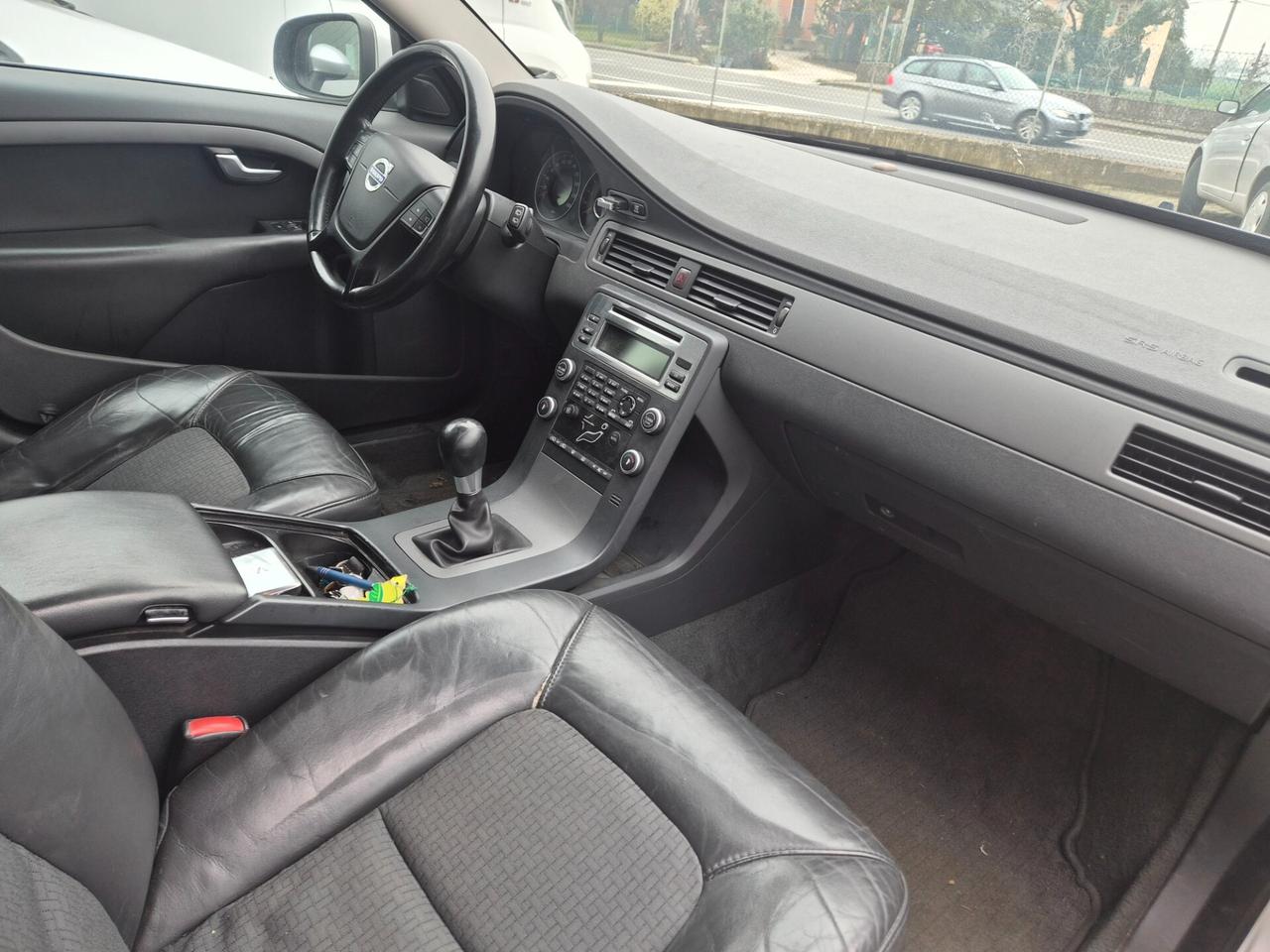 Volvo V70 D5 R-design