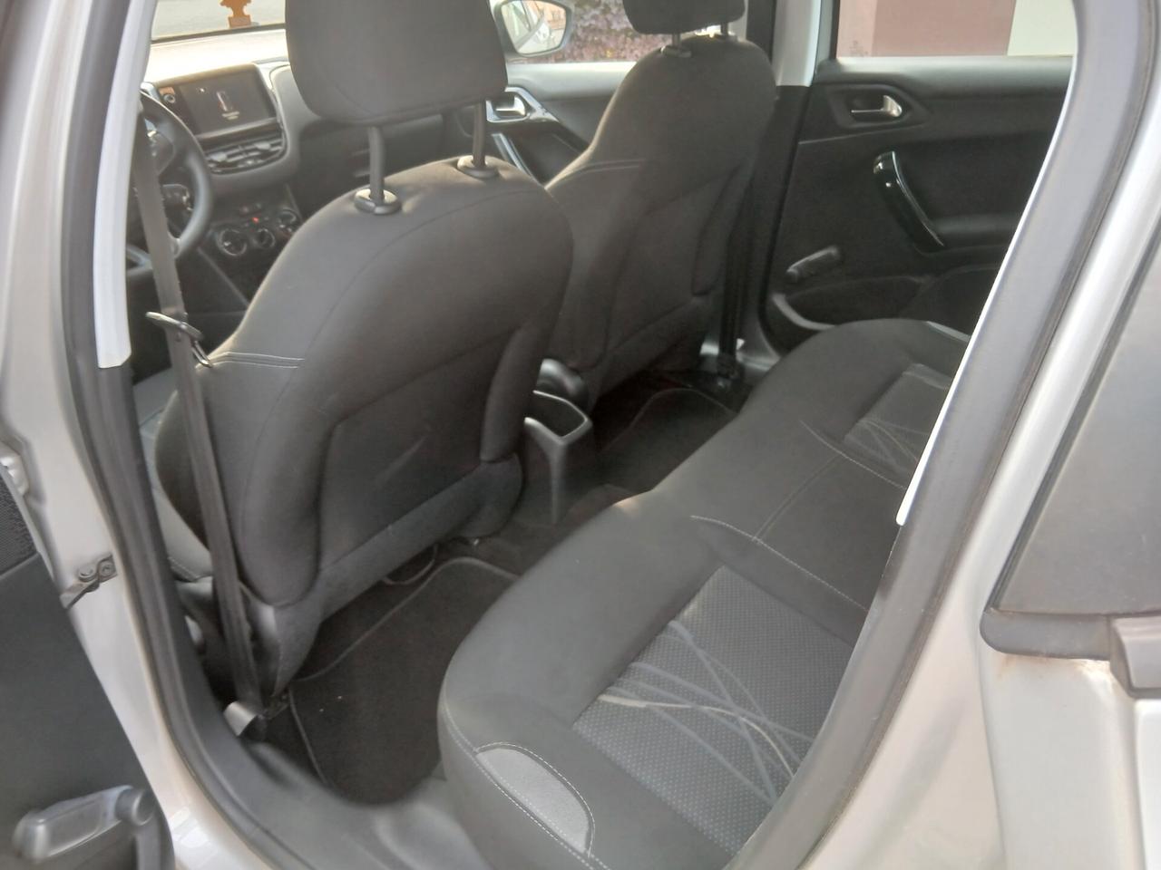 Peugeot 208 1.4 VTi 95 CV 5p. GPL Access tua a € 267 mese