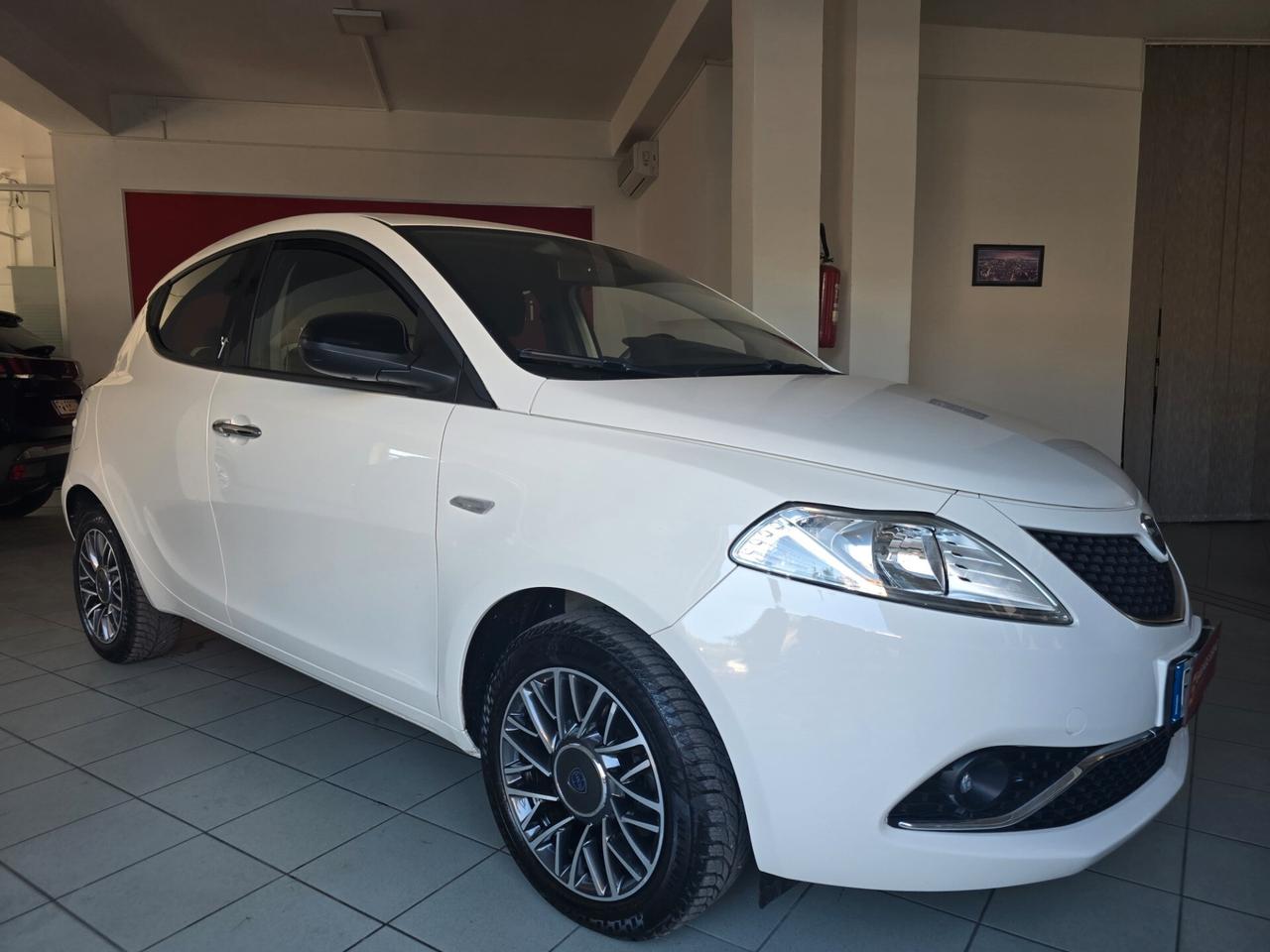 Lancia Ypsilon 1.2 69 CV 5 porte