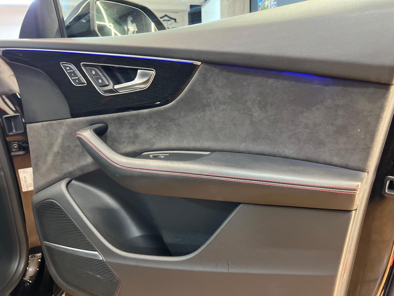 Audi Q8 RS TFSI V8 quattro tiptronic