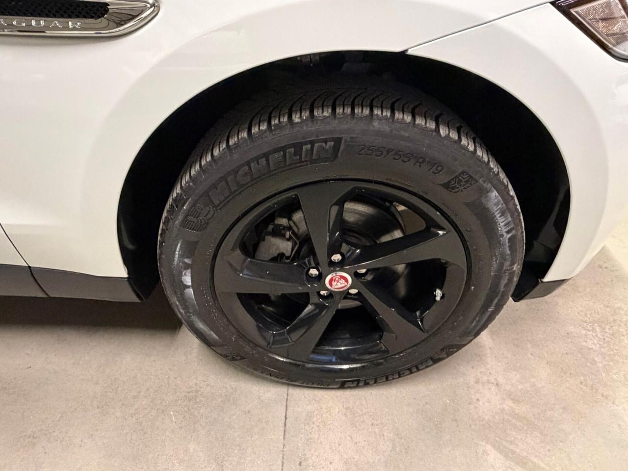 Jaguar F-Pace 2.0 D 180 CV AWD R-Sport