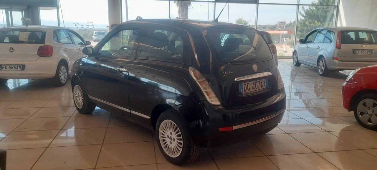 Lancia Ypsilon 1.3 MJT 75 CV Platino