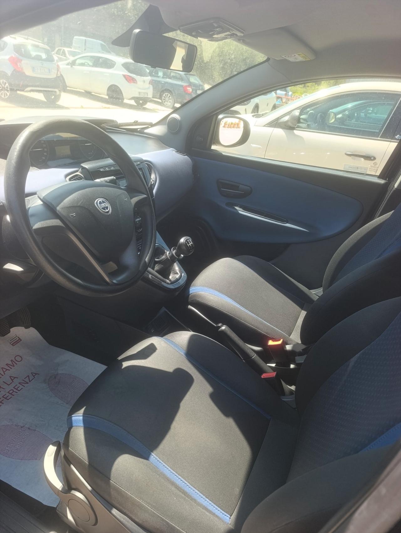Lancia Ypsilon 5 Porte Ypsilon 1.2 Silver ecochic Gpl 69cv