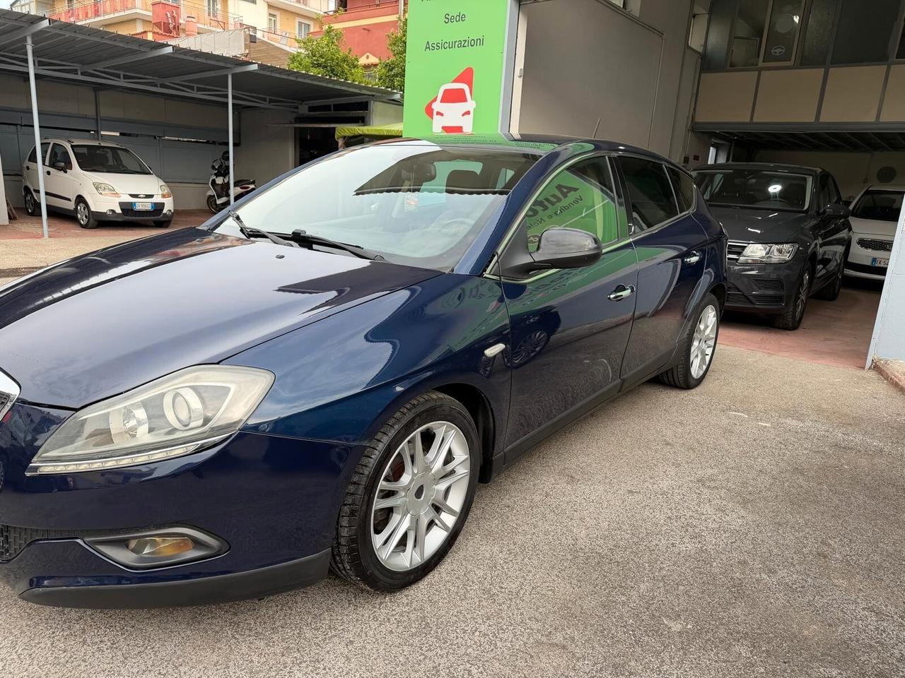 Lancia Delta 1.6 MJT DPF 105 CV Silver