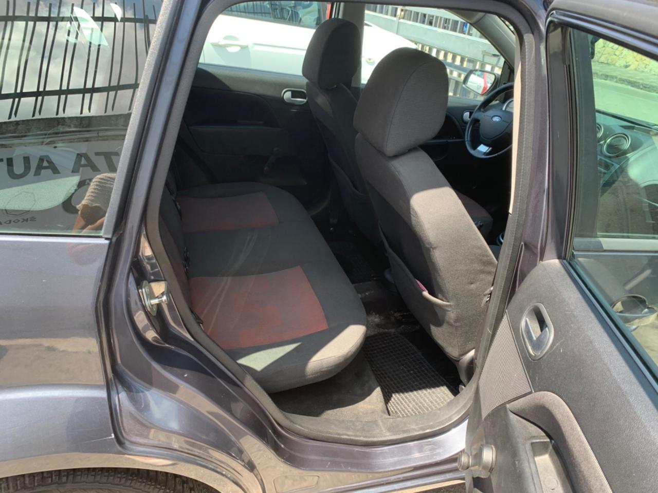 Ford Fiesta 1.4 16V 5p. Ghia