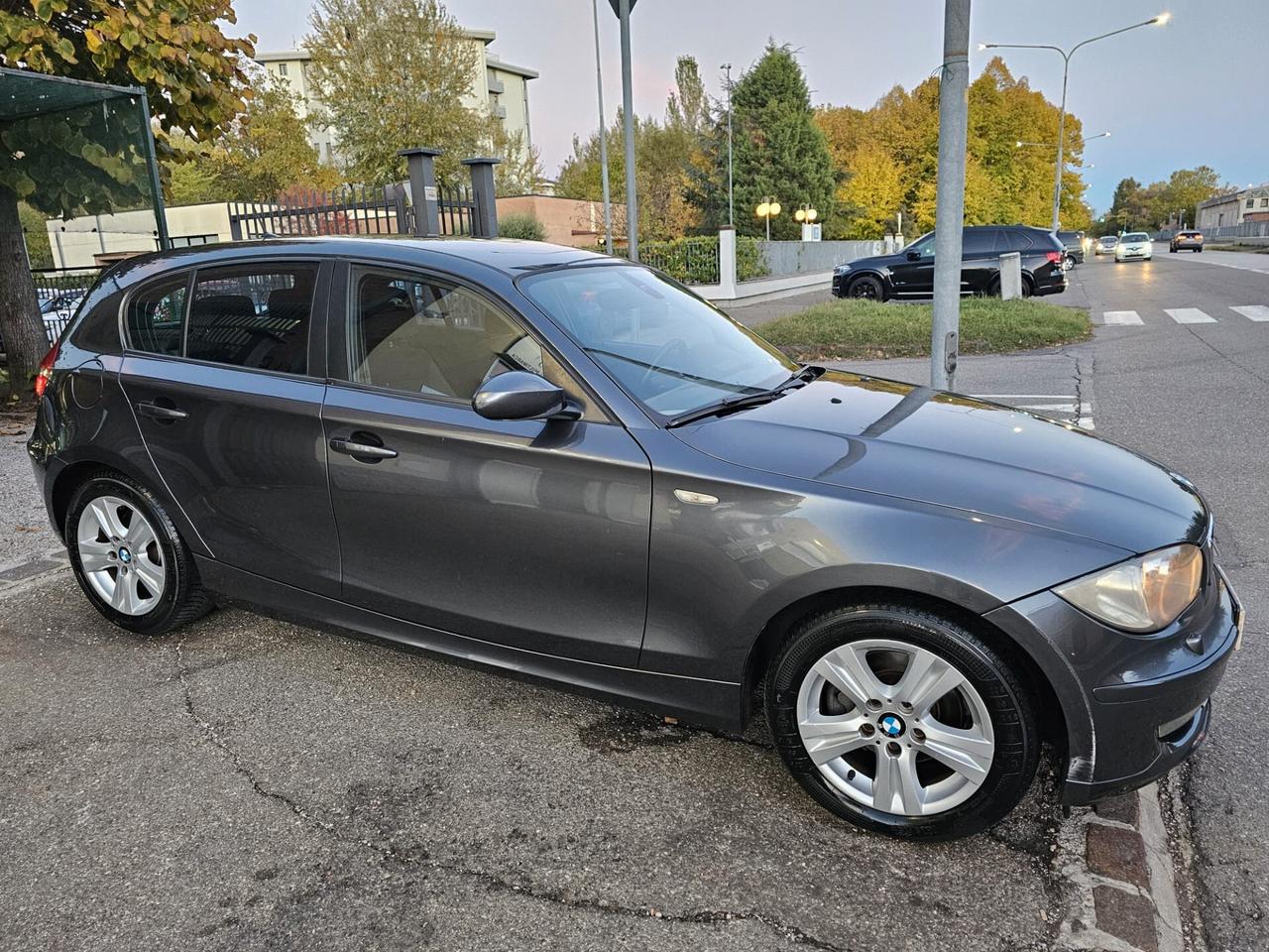 Bmw 118d 143cv Futura DPF*Navi*Bi-Xeno*Pdc*5 Porte