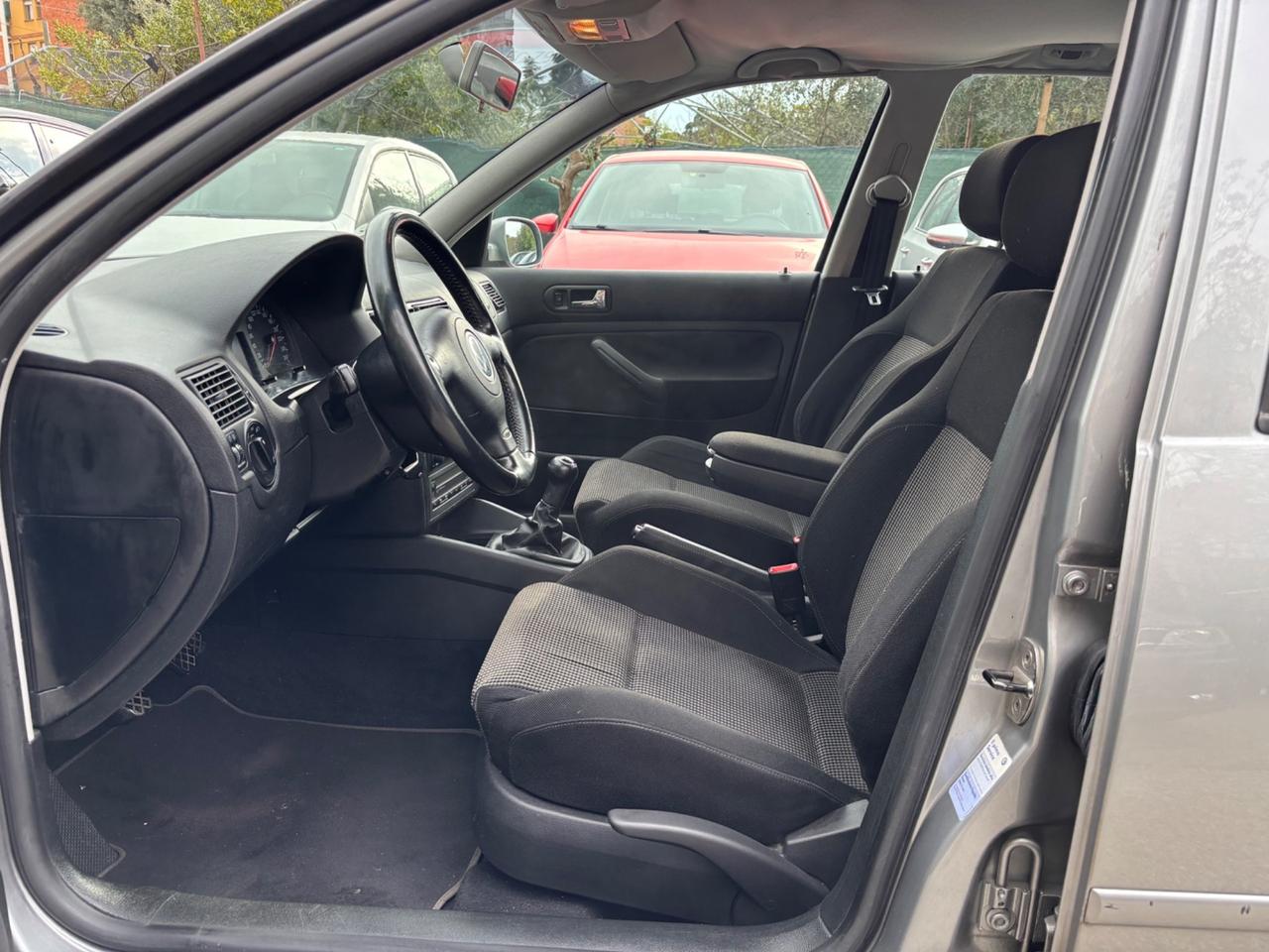 Volkswagen Golf 1.6 5 porte Highline OK NEOPATENTATI