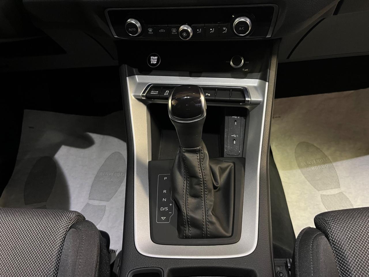 Audi Q3 SPB 35 TDI S-Line TOTAL BLACK!!