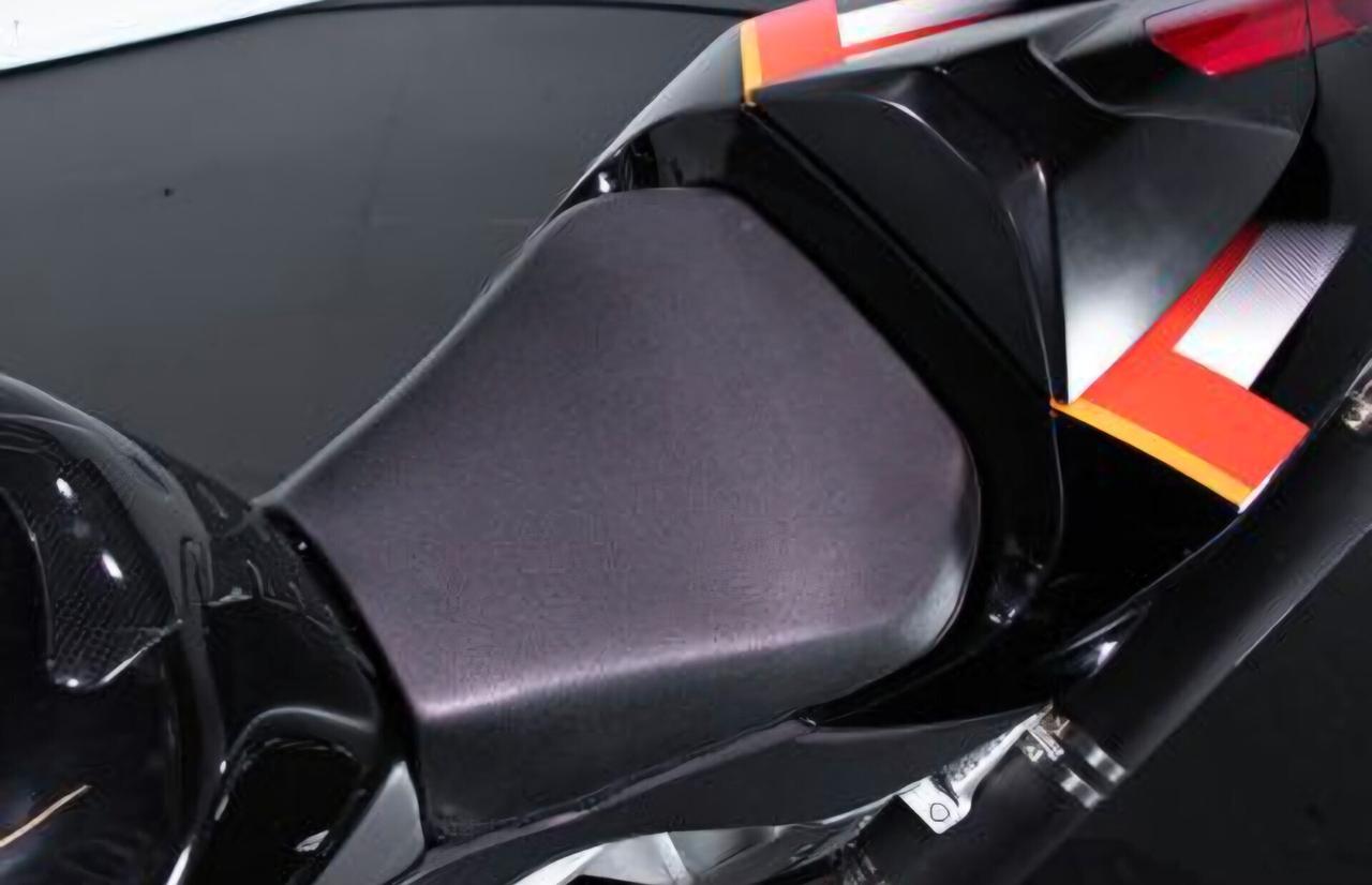 Aprilia Rsv 1000 r Solo 1.100 km