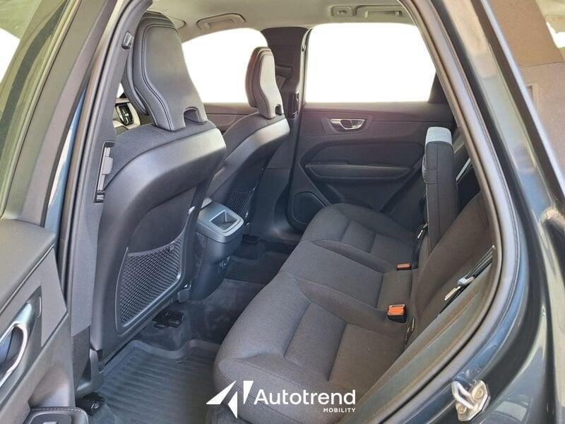 Volvo XC60 B4 197+14 CV Automatica Mild Hybrid NAVI LED Momentum Pro