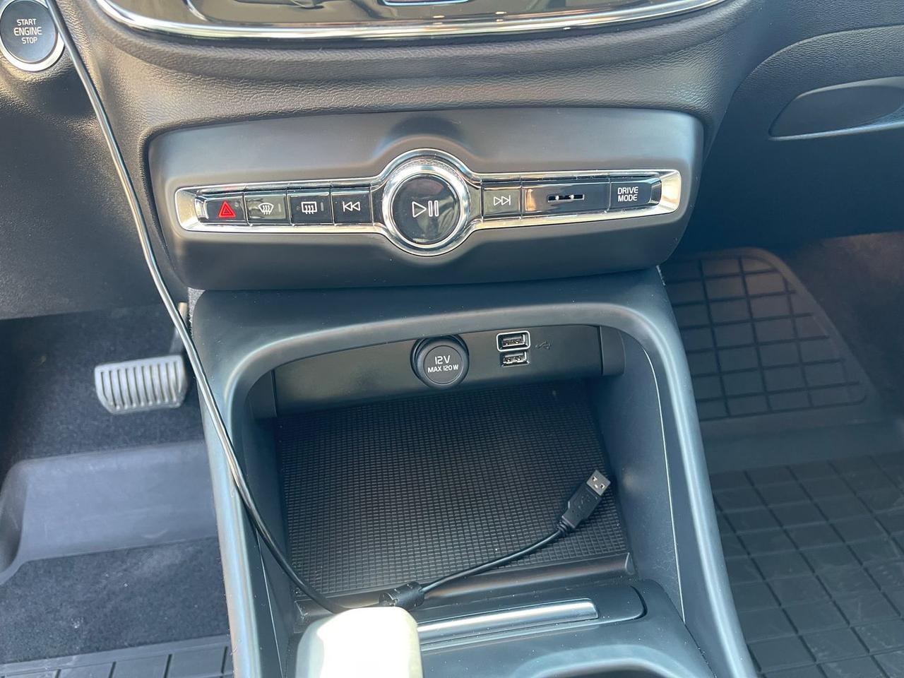 Volvo XC40 T3 Momentum Pro #10192