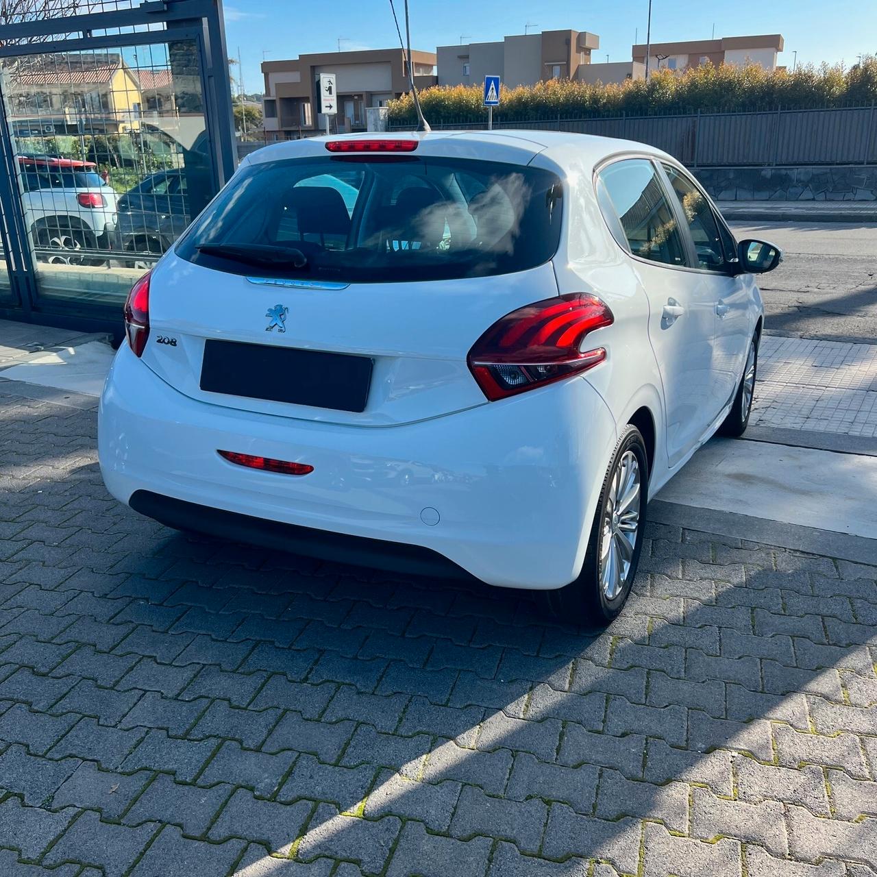 Peugeot 208 PureTech 82 5 porte Allure