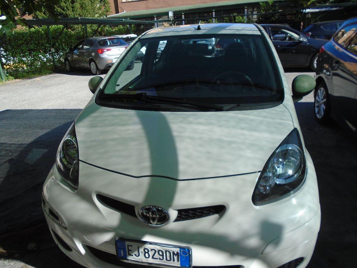 TOYOTA Aygo 12V VVT-i 5 porte Now Connect 120000 KM