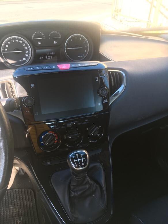 Lancia Ypsilon 1.0 FireFly 5 porte S&S Hybrid Gold