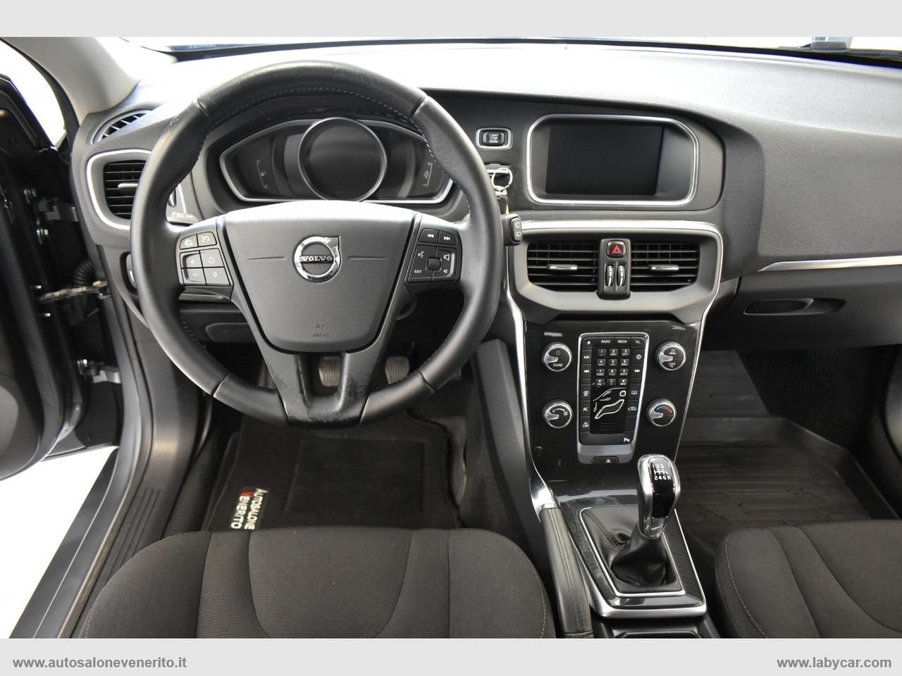 VOLVO V40 D2 Momentum