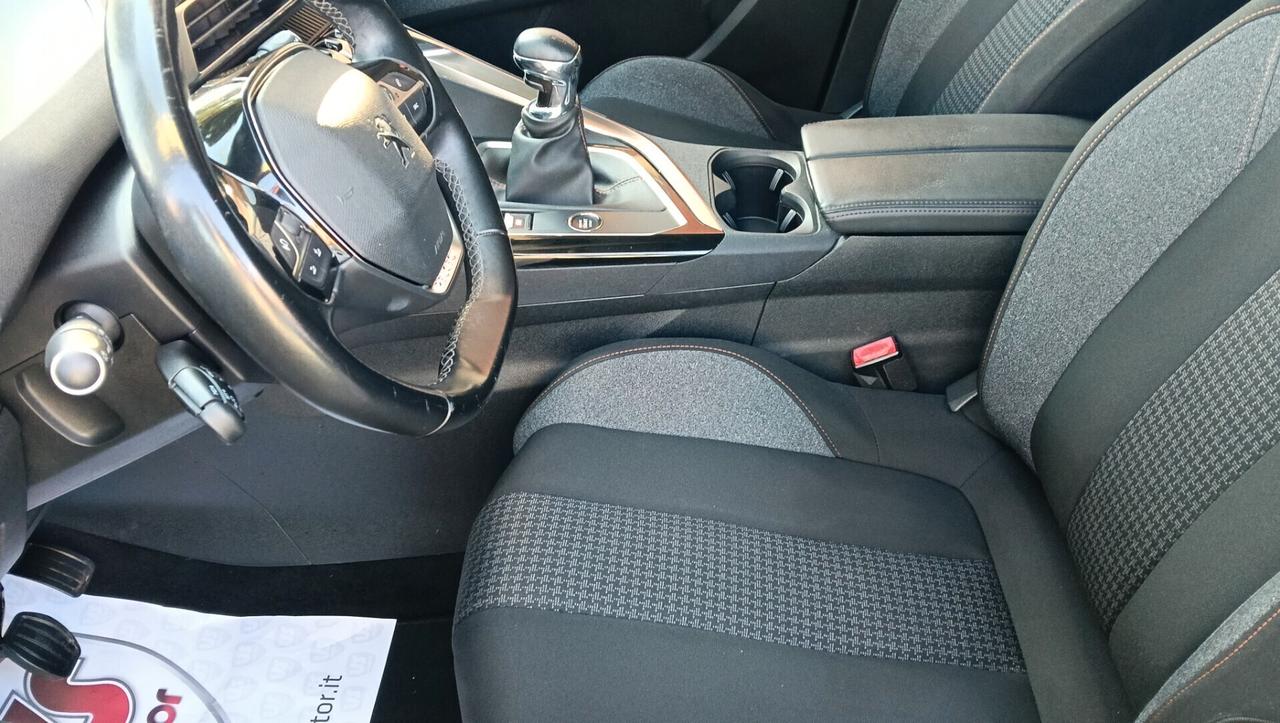 PEUGEOT 3008 1.2 BENZ-NAVI-PREZZO PROMO!