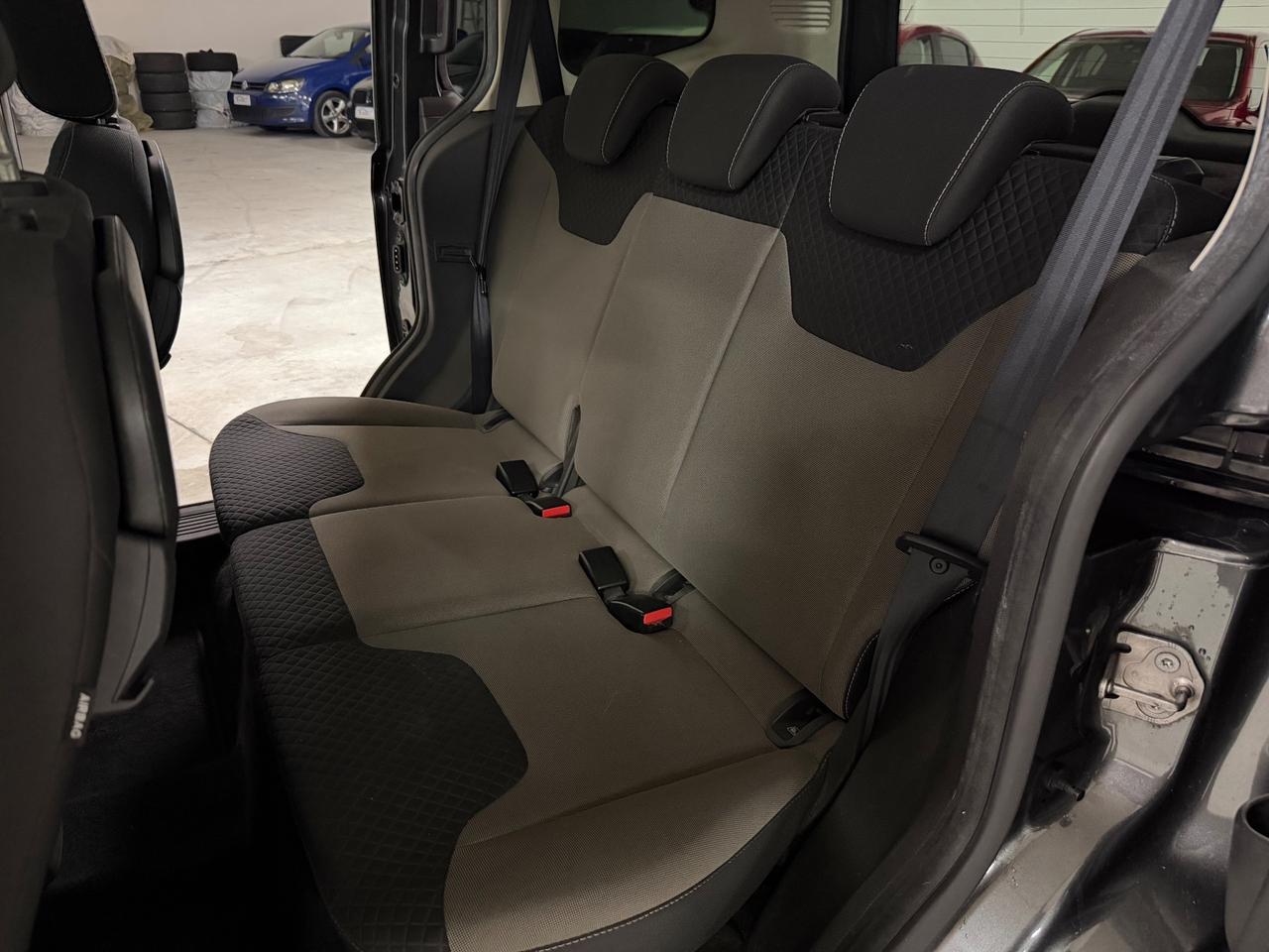 Ford Tourneo Courier 1.5 TDCI 95 CV Titanium