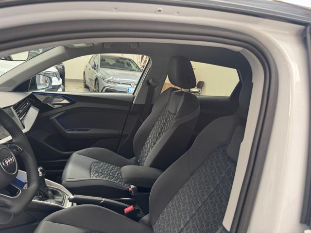 AUDI A1 SPB 30 TFSI S-Tronic Identity Black S-Line KM.0