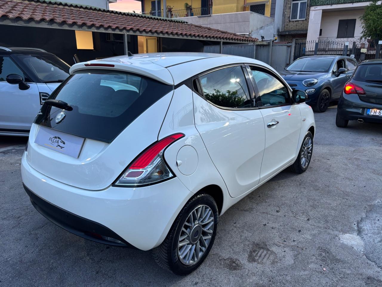 Lancia Ypsilon 1.2 69 CV 5 porte S&S Silver