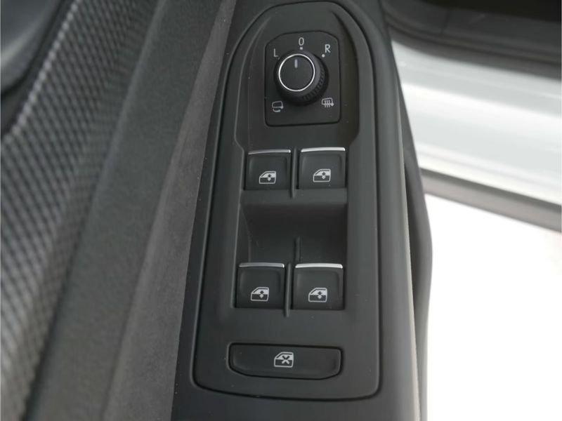 Volkswagen Golf 2.0 TSI GTI DSG Black Style LED 18" Camera