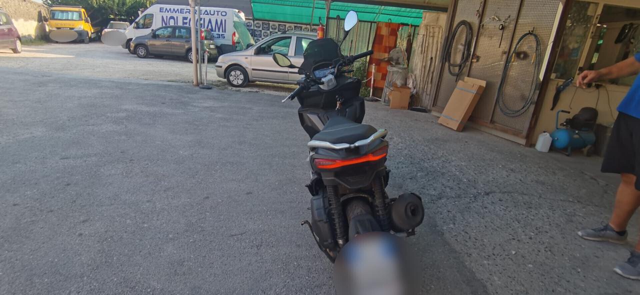 Aprilia SR GT 125 del 2022 USATO