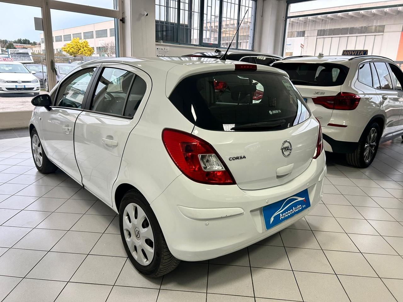 Opel Corsa 1.2b cambio automatico 2013