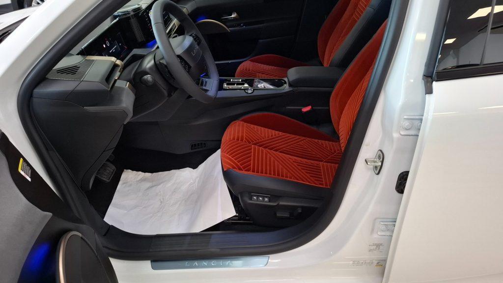 LANCIA Ypsilon Hybrid e-DCT LX