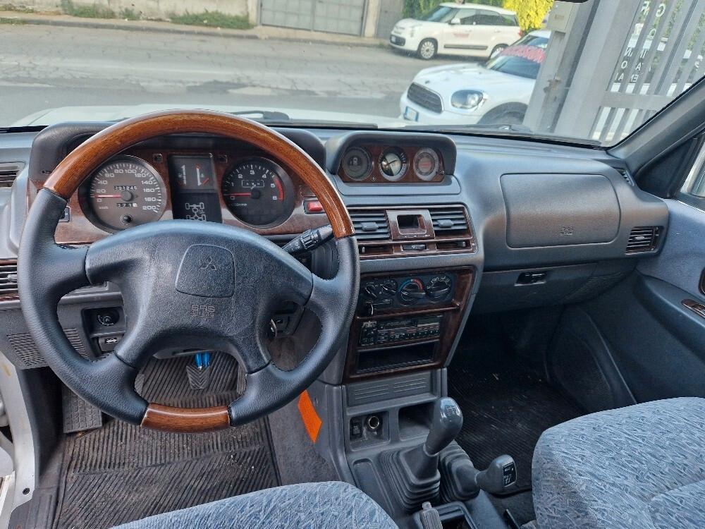 Mitsubishi Pajero 2.5 TDI Metal-top S.S. GLS Target