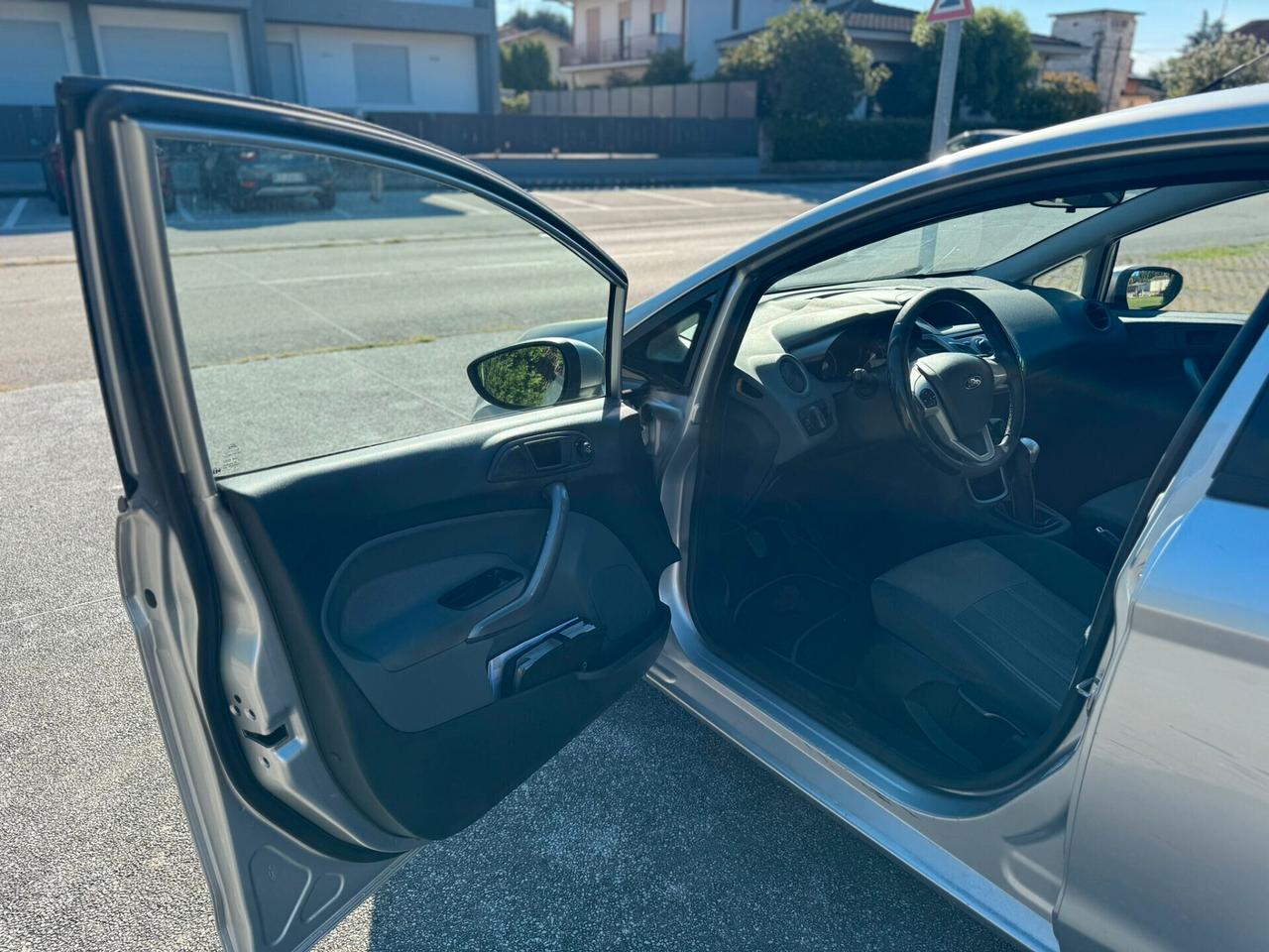 Ford Fiesta 1.4 TDCi 68CV 5 porte Titanium