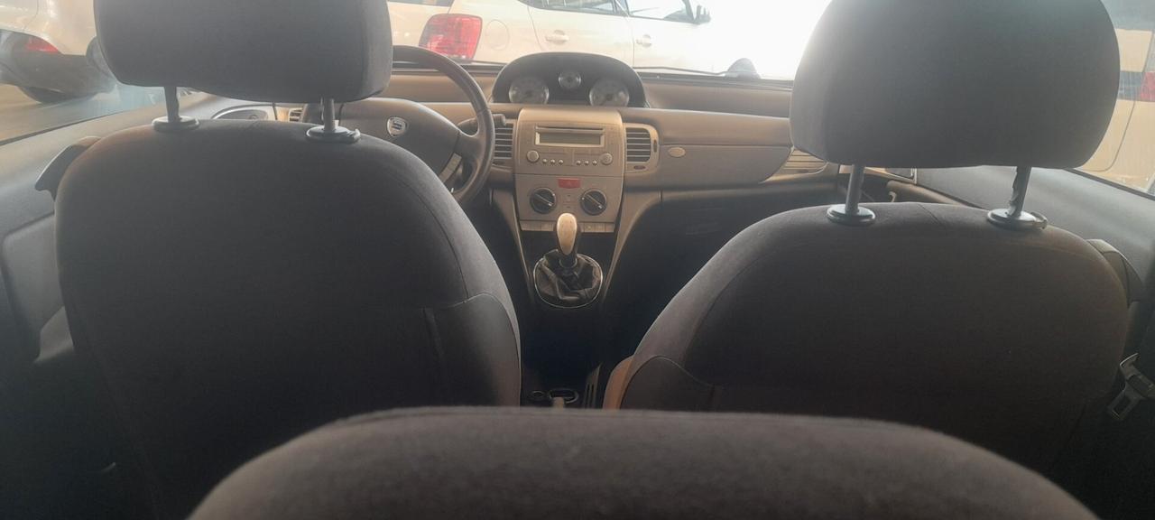 Lancia Ypsilon 1.3 MJT 75 CV Platino