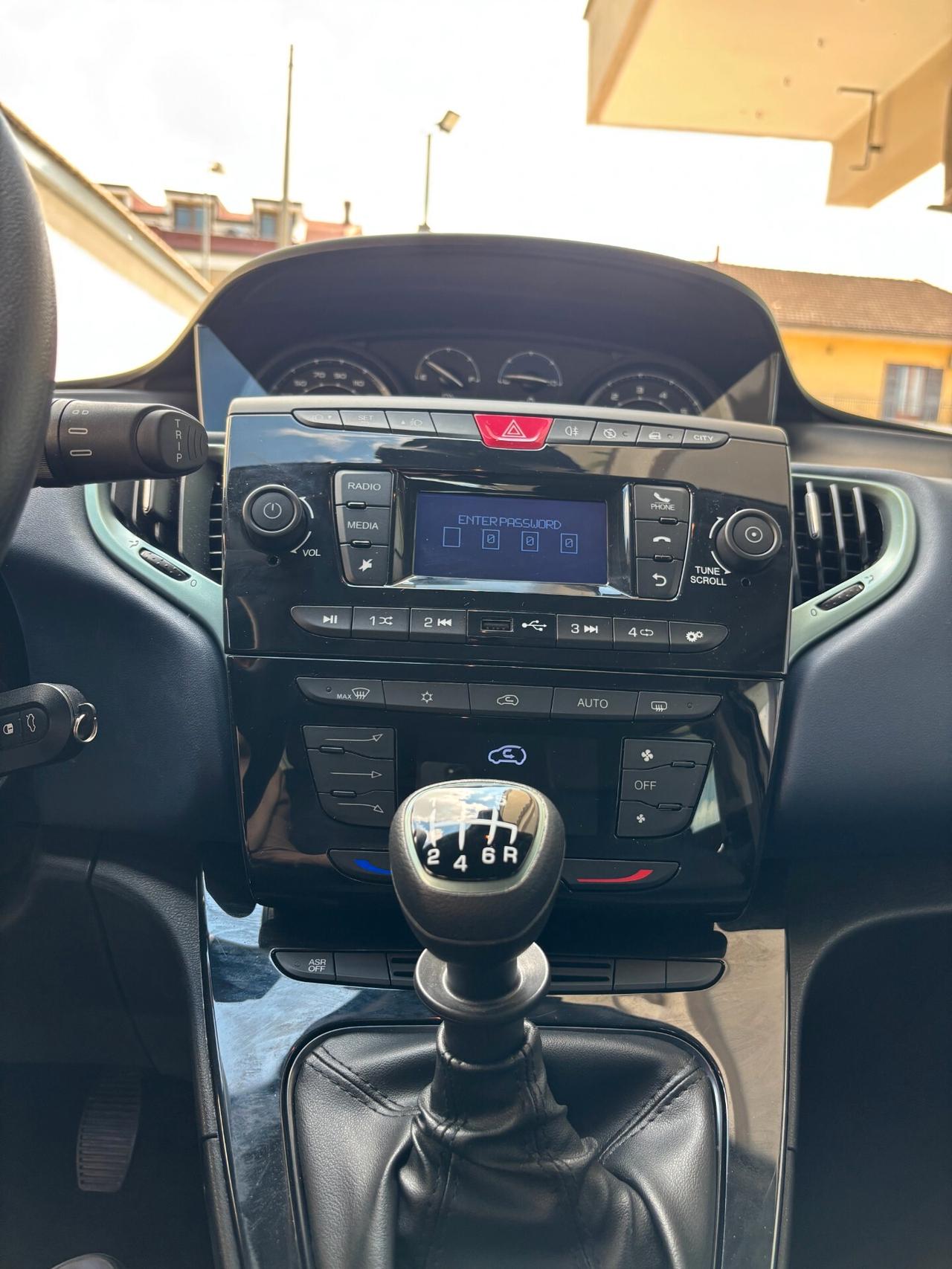 Lancia Ypsilon 1.0 FireFly 5 porte S&S Hybrid Oro