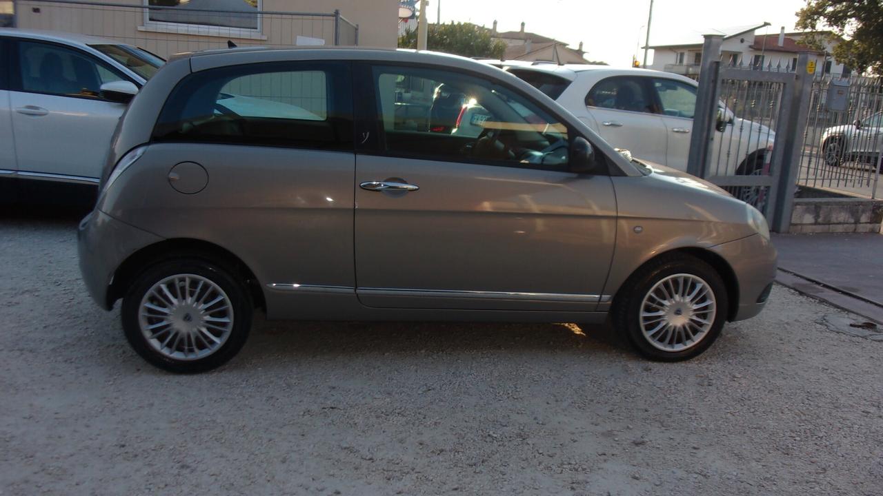 Lancia Ypsilon 1.2 69 CV Unyca