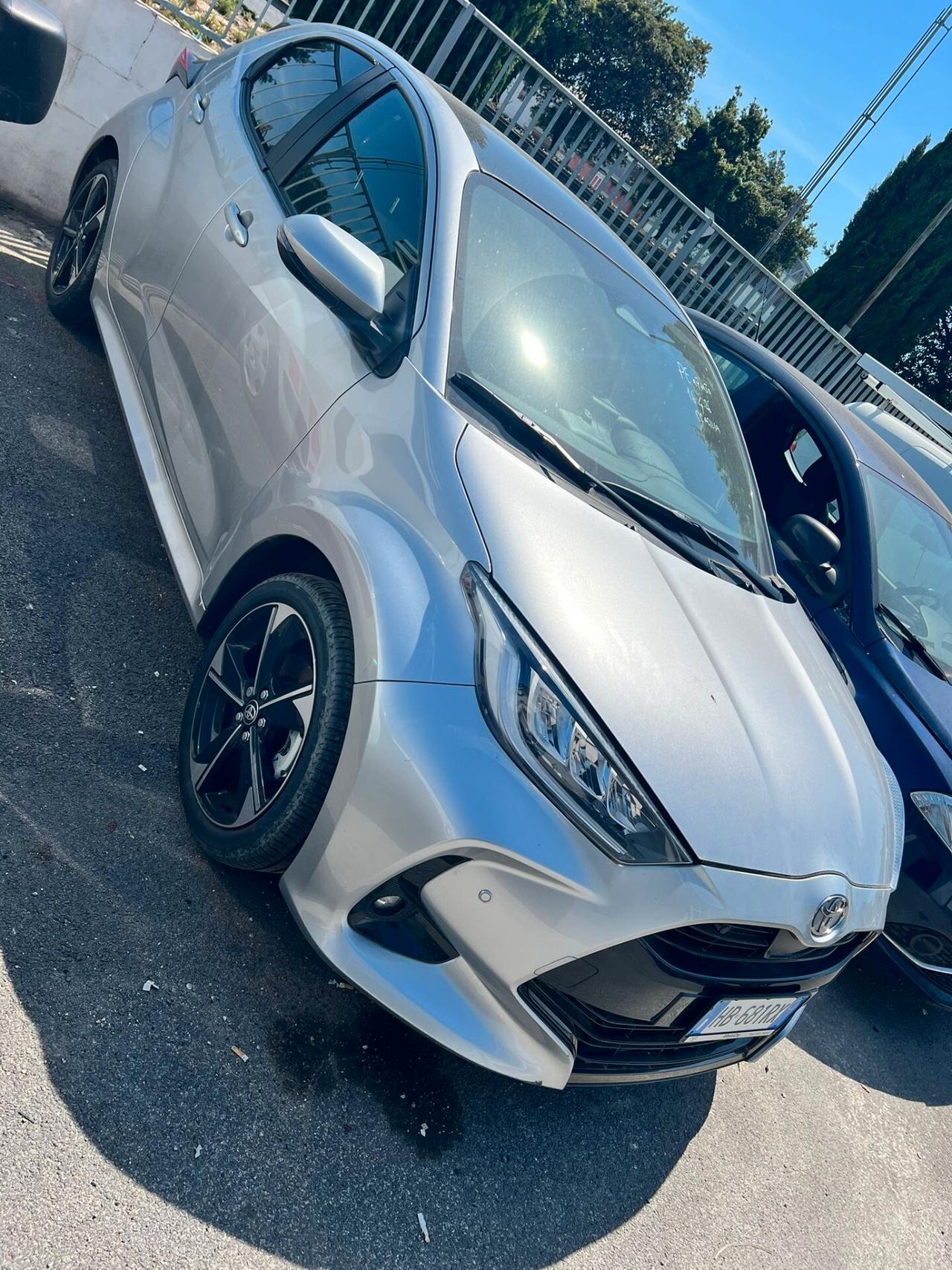 Toyota Yaris HYBRID FULL OPTIONAL