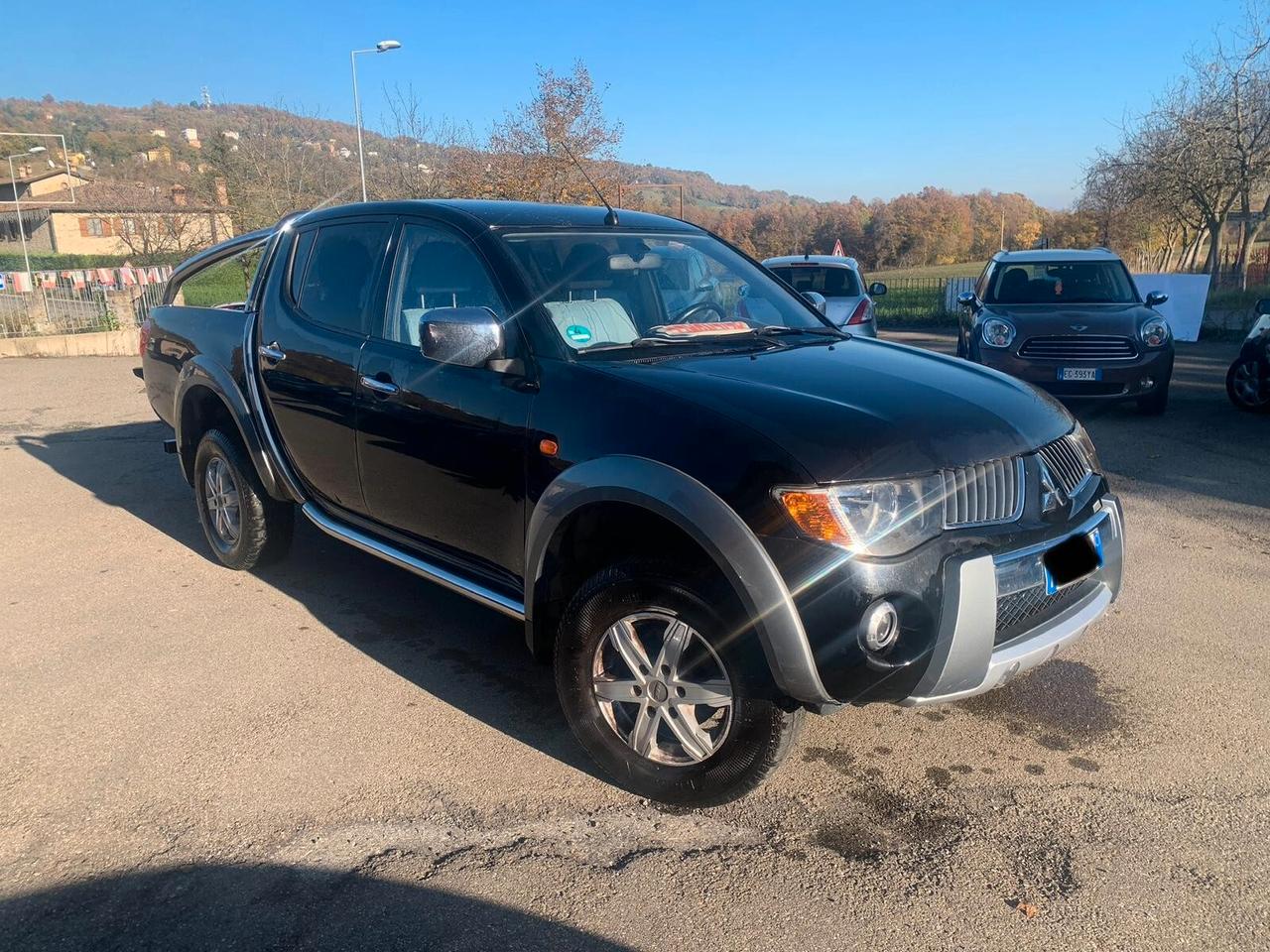 Mitsubishi L200 doppia cabina-5 posti-130000 km-gancio traino- full gls targhet-copricassone