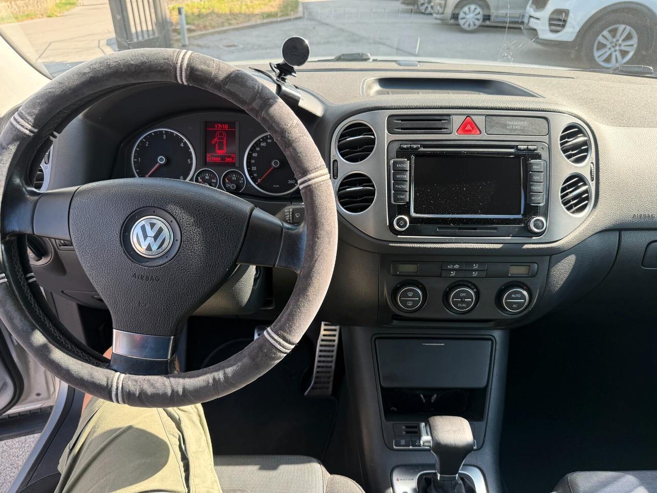 Volkswagen Tiguan 2.0 TDI DPF 4MOTION tiptronic Track & Field