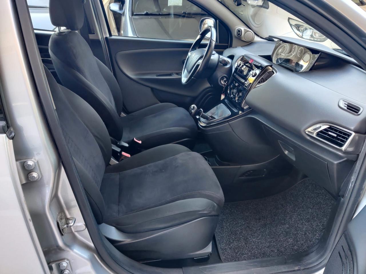 Lancia Ypsilon Benz/Metano