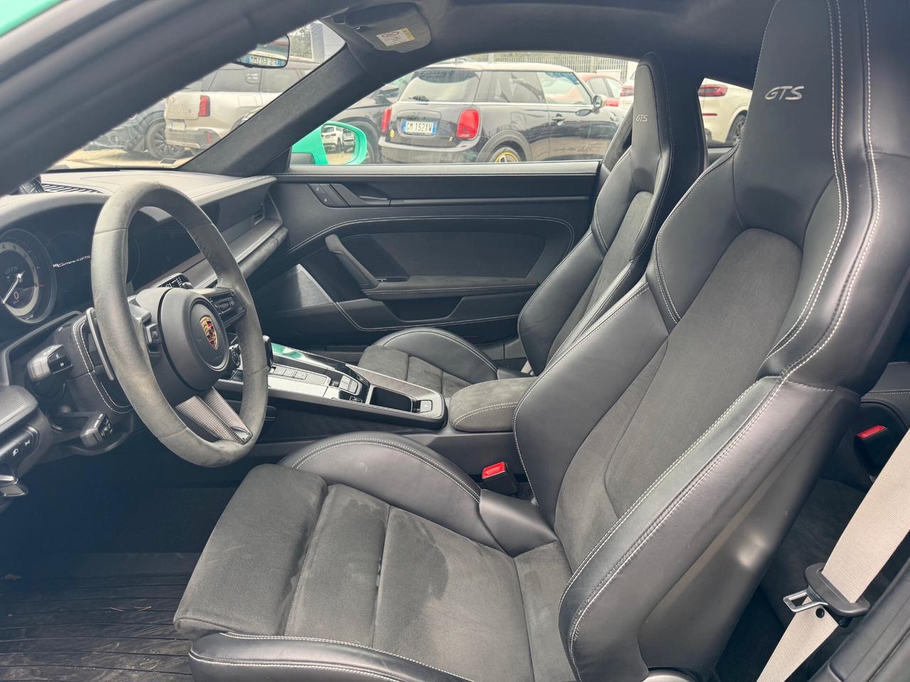 Porsche 911 Carrera 4 GTS