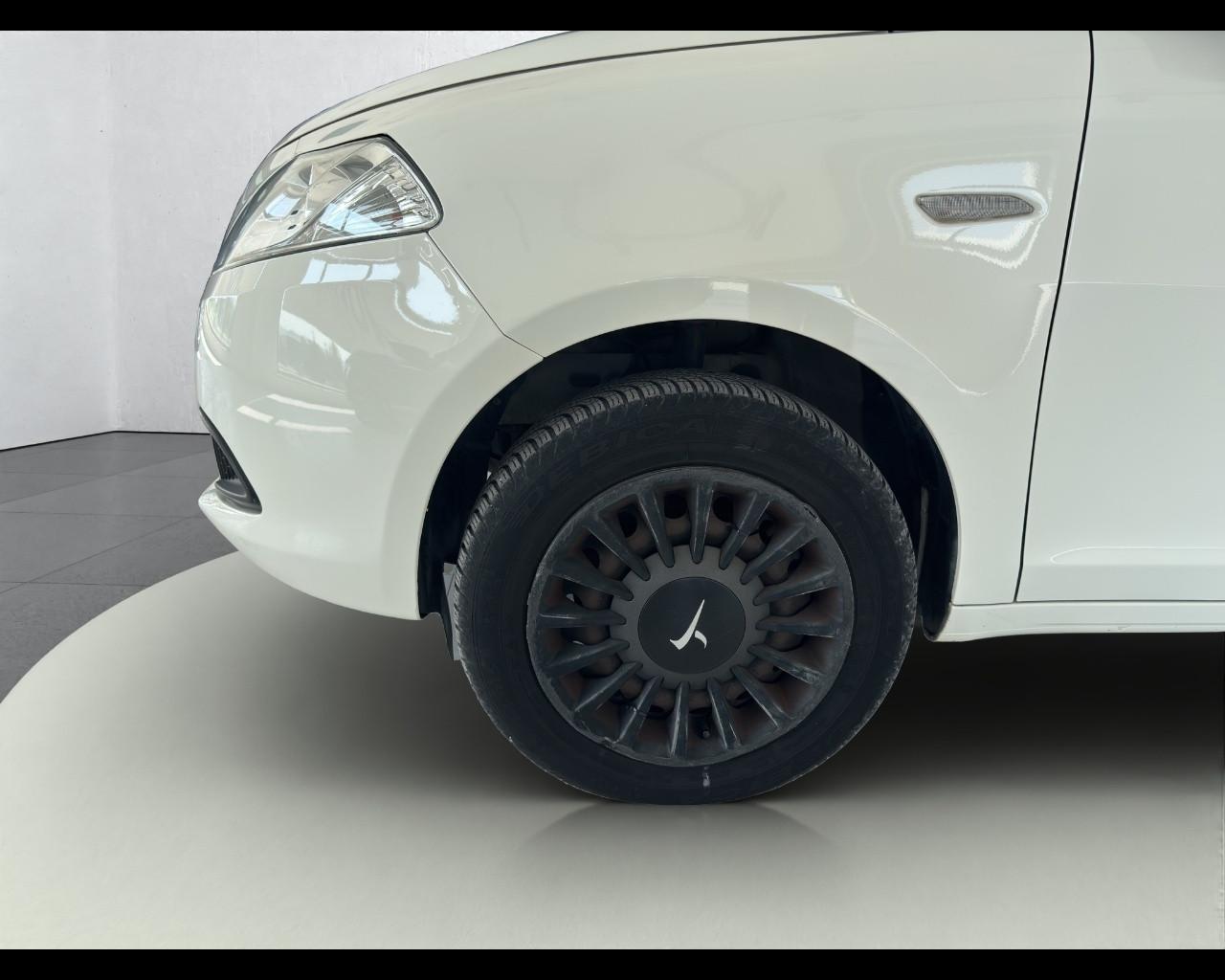 LANCIA Ypsilon 3ª serie - Ypsilon 0.9 TwinAir 85 CV 5 porte Metano
