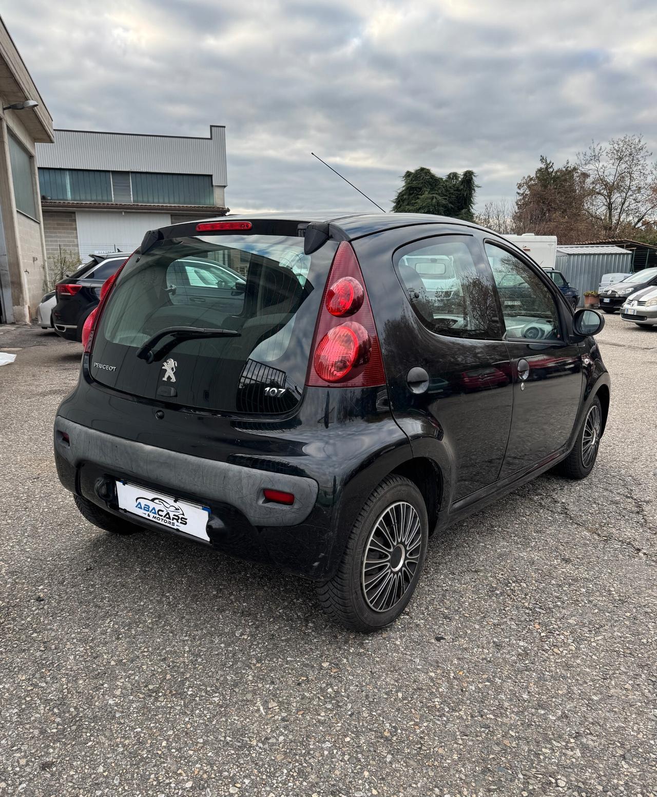 Peugeot 107 1.0 50kW 5P Benz *UNICO PROPRIETARIO*