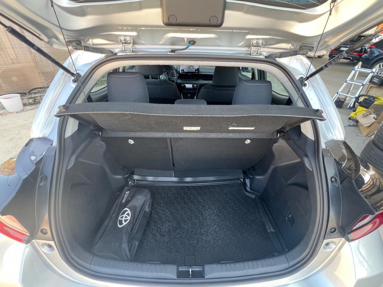 Toyota Yaris 1.5 Hybrid 5 porte Business FINANZIABILE