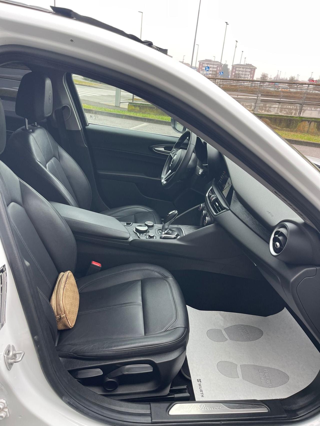 Alfa Romeo Giulia 2.2 Turbodiesel 190CV AT8 AWD Q4 B-Tech