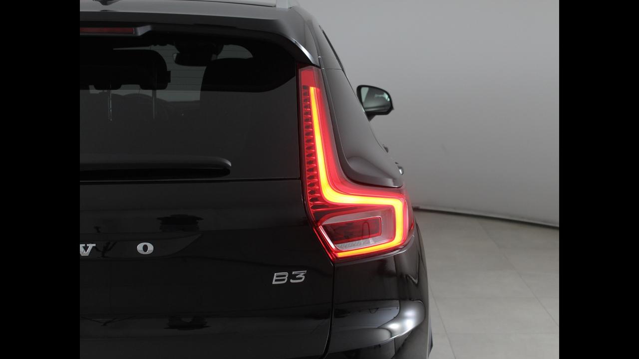 VOLVO XC40 2023 - XC40 2.0 b3 Core auto