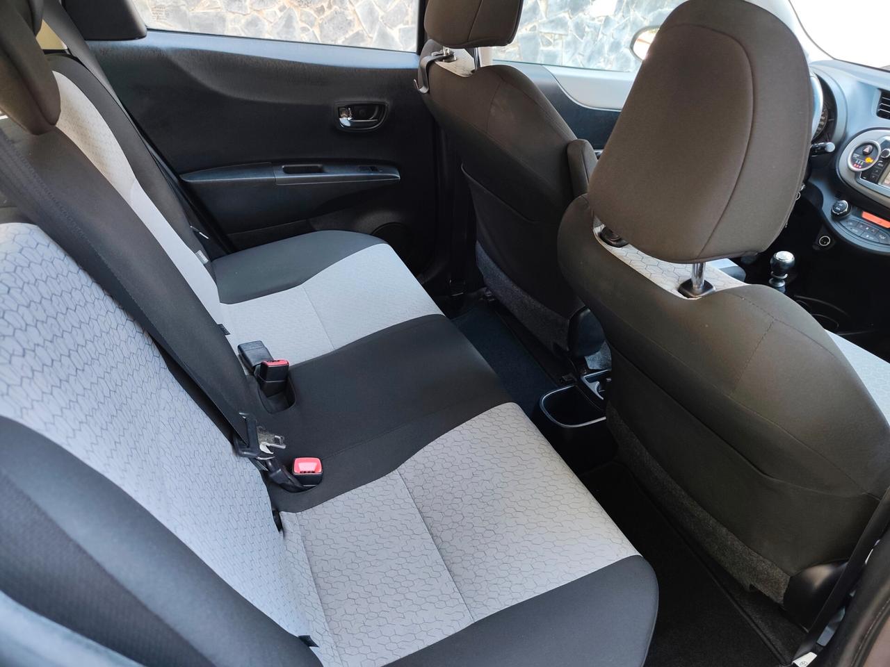 Toyota Yaris 1.3 5 porte Lounge 2012