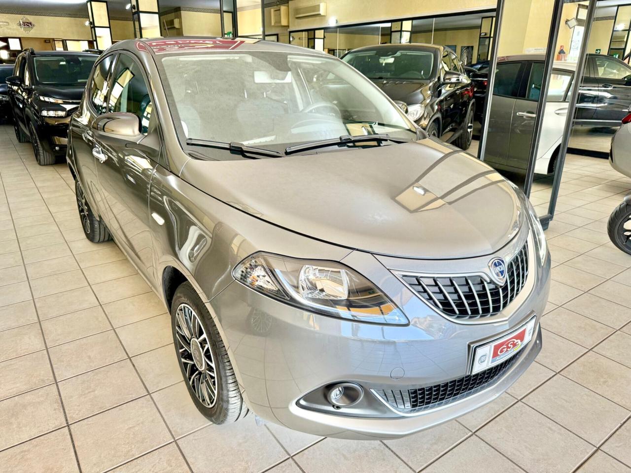 Lancia Ypsilon 1.0 Hybrid PLATINO