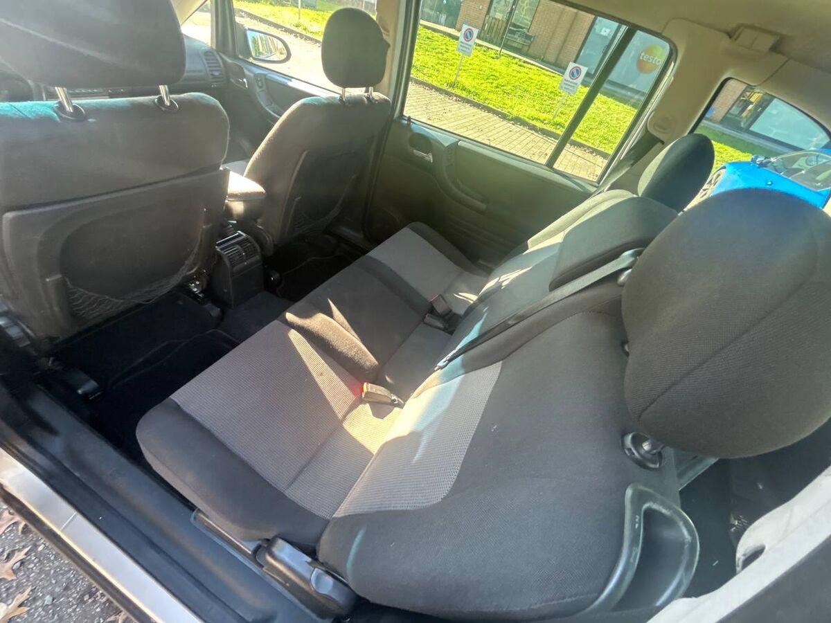 Opel Zafira Zafira 1.8 16v Sport Design 7 POSTI!