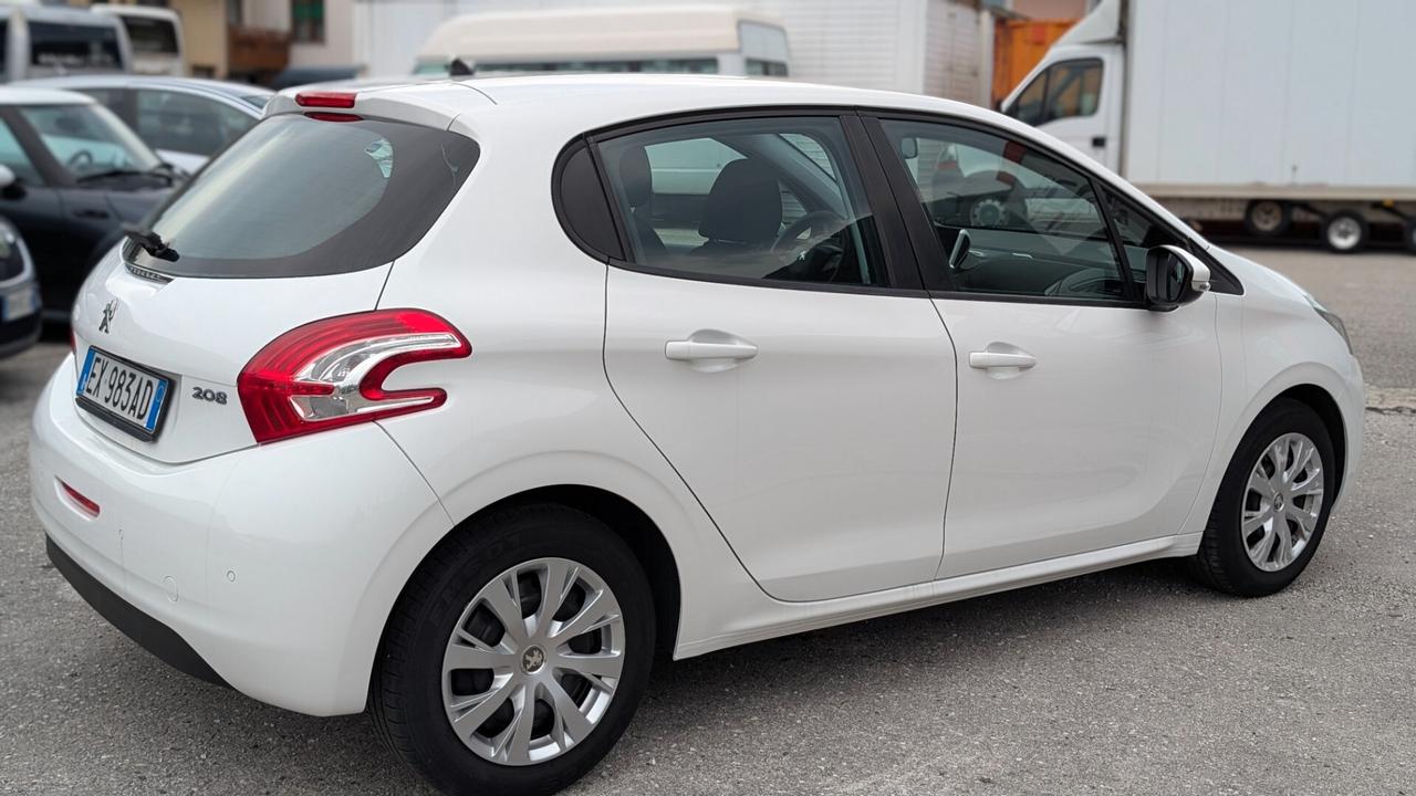 Peugeot 208 1.4 HDi 68 CV 5 porte Allure